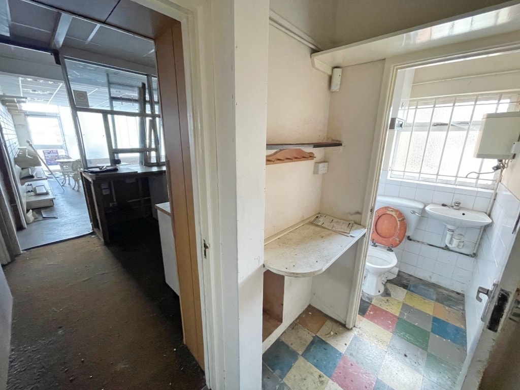 17-21 St. Johns Rd, Clacton On Sea, ESS CO15 4BS - Lot 17 StJohns - - Photo intérieure - Image 2 of 6