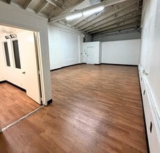 211-230 S Riverside Ave, Rialto, CA à louer Photo intérieure– Image 2 sur 8