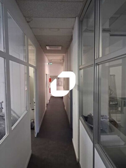 Bureau dans Rueil-Malmaison à louer - Photo de l’immeuble – Image 2 sur 24