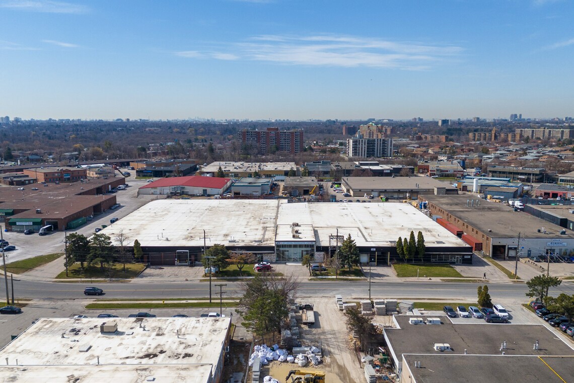 36-40 Milvan Dr, Toronto, ON à vendre Photo de l’immeuble– Image 1 sur 20