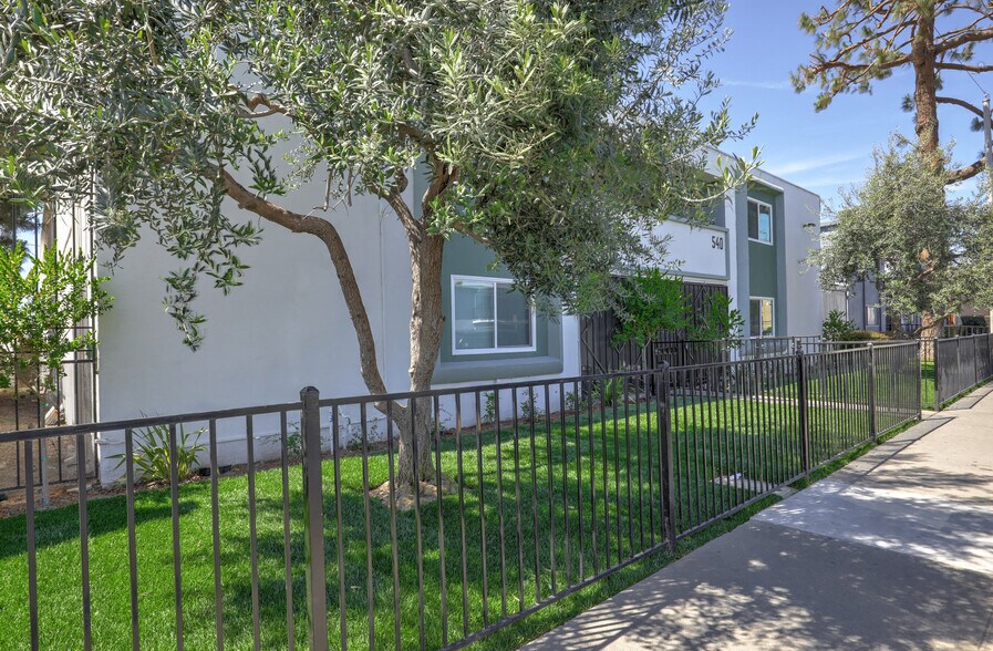 540 Cuesta Del Mar Dr, Oxnard, CA à vendre - Photo de l’immeuble – Image 2 sur 5