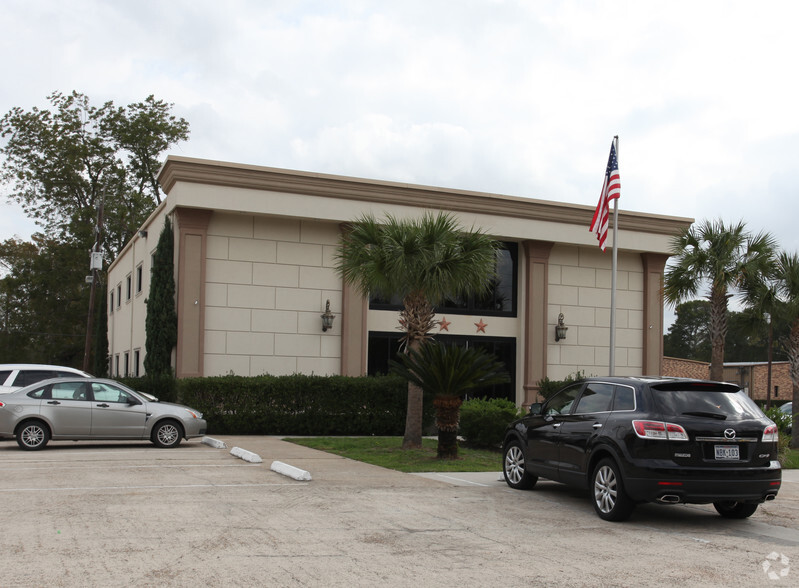 302 N Houston Ave, Humble, TX à louer - Photo de l’immeuble – Image 2 sur 8