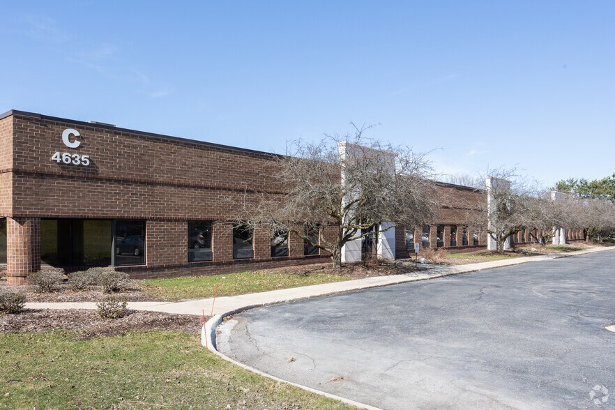 4635 44th St SE, Grand Rapids, MI à louer - Photo de l’immeuble – Image 2 sur 7