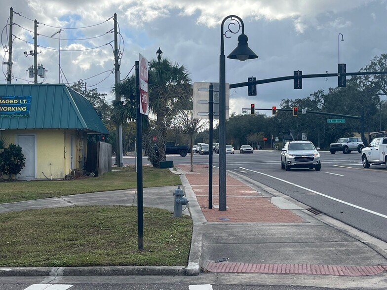 19 E Broadway St, Oviedo, FL à louer - Photo de l’immeuble – Image 3 sur 10