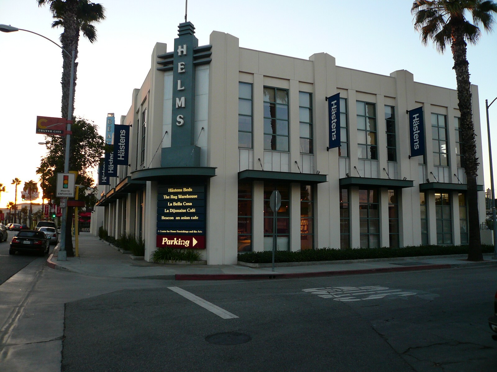 8675 Washington Blvd, Culver City, CA à louer Photo de l’immeuble– Image 1 sur 7