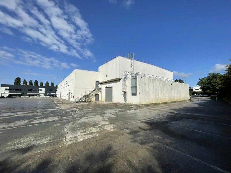 Bureau dans Roissy-en-France à louer - Photo de l’immeuble – Image 3 sur 12