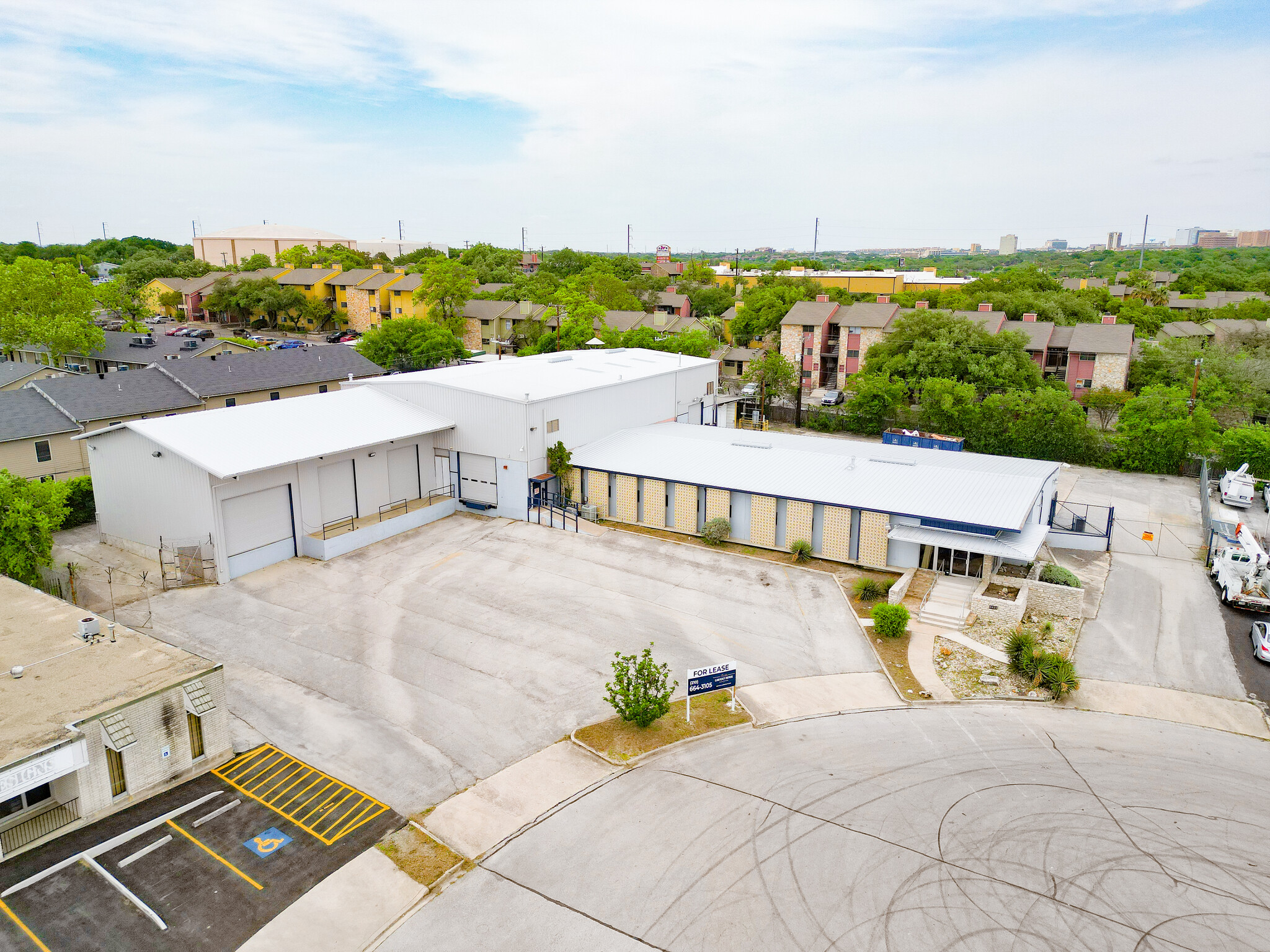 5423 Jackwood Dr, San Antonio, TX à louer Photo de l’immeuble– Image 1 sur 9
