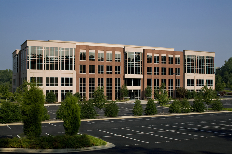 7300 Beaufont Springs Dr, Richmond, VA à louer - Photo de l’immeuble – Image 1 sur 4
