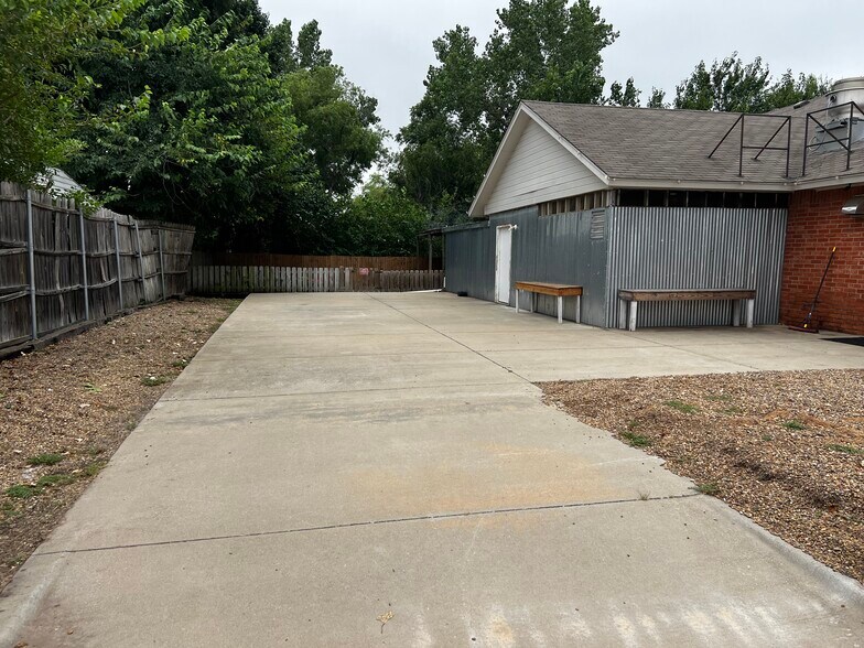 724 W 15th St, Edmond, OK à louer - Photo de l’immeuble – Image 3 sur 17