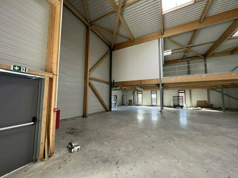 Local d’activités dans Bailly-Romainvilliers à louer - Photo de l’immeuble – Image 1 sur 6
