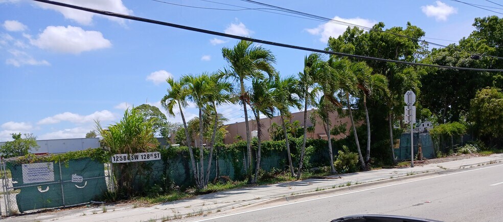 12584-12598 SW 128th St, Miami, FL à louer - Photo de l’immeuble – Image 3 sur 52