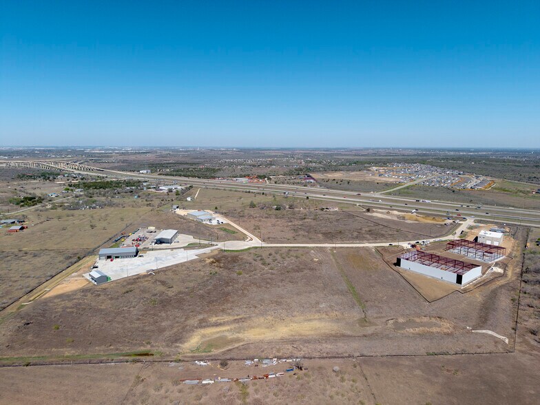 8409 Maha Ct, Mustang Ridge, TX à vendre - Photo de l’immeuble – Image 3 sur 5