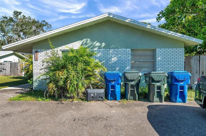 1005 Lake Palms Dr, Largo, FL à vendre - Photo de l’immeuble – Image 2 sur 9