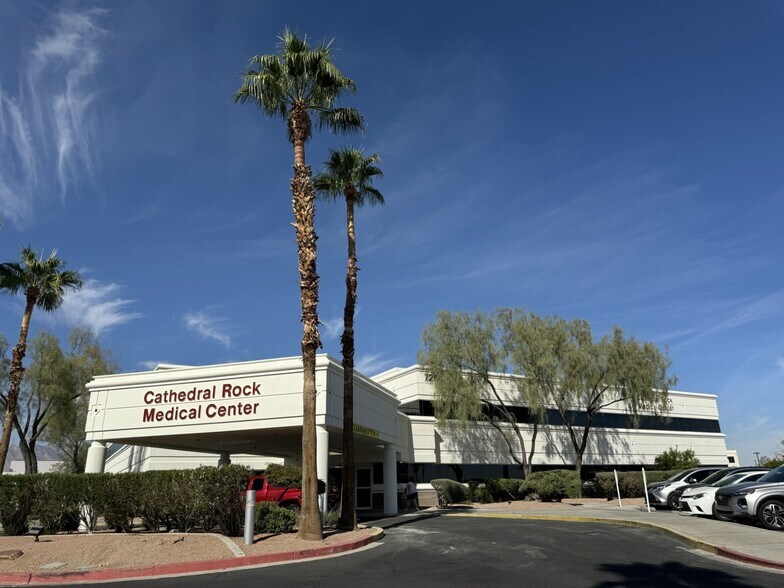 7200 Cathedral Rock Dr, Las Vegas, NV à louer - Photo de l’immeuble – Image 3 sur 47