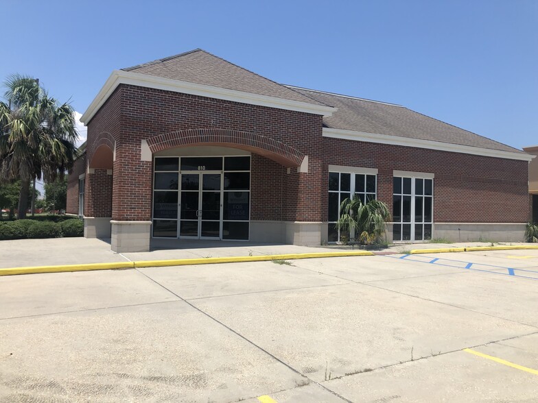 810 W Esplanade Ave, Kenner, LA à louer - Photo de l’immeuble – Image 2 sur 16