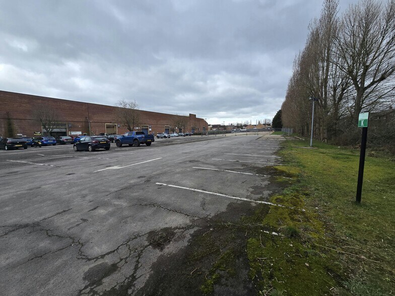 Thornes Moor Rd, Wakefield à louer - Photo de l’immeuble – Image 3 sur 14