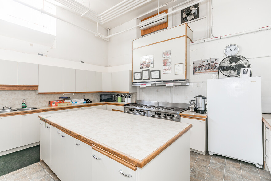 539 Hugel Av, Midland, ON à vendre - Photo de l’immeuble – Image 3 sur 24