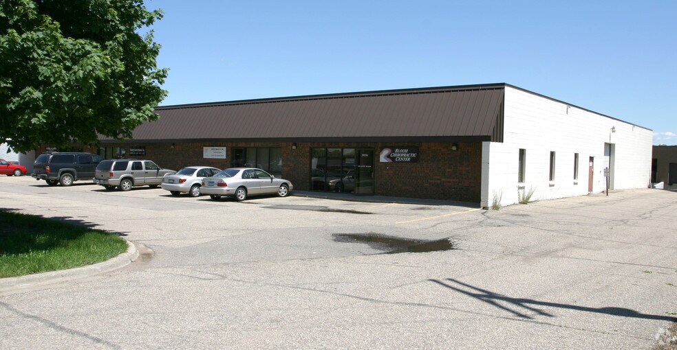 12101-12109 12th Ave S, Burnsville, MN à louer - Photo de l’immeuble – Image 3 sur 5