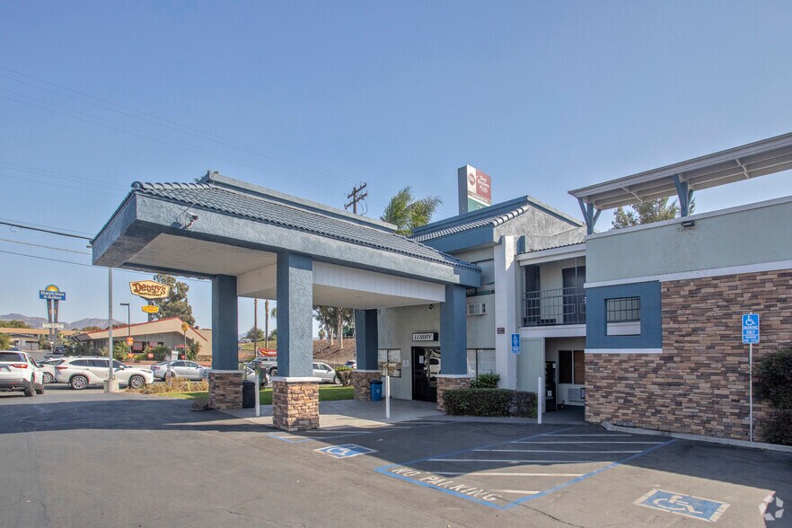 650 N Mollison Ave, El Cajon, CA à vendre - Photo de l’immeuble – Image 2 sur 9