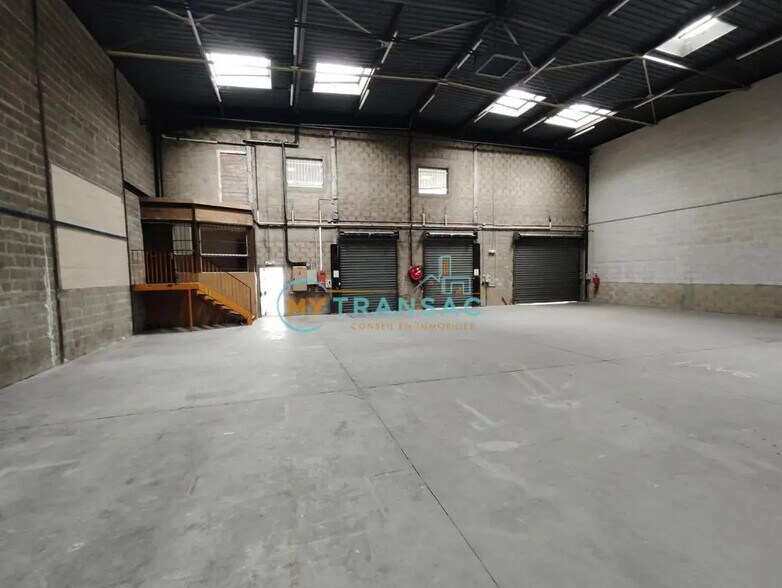 Industriel/Logistique dans Morangis à louer - Photo de l’immeuble – Image 2 sur 11