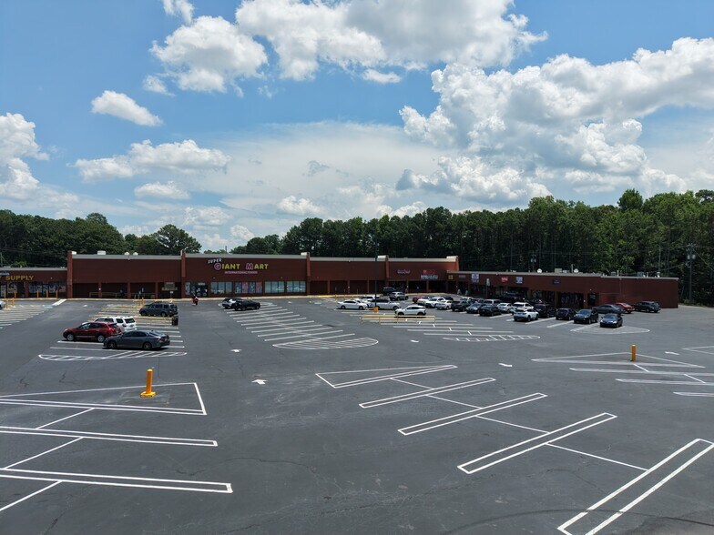 5658 Riverdale Rd, College Park, GA à louer - Photo de l’immeuble – Image 2 sur 20