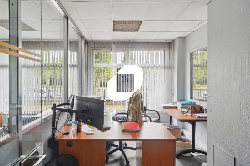 Local d’activités dans Antony à louer - Photo de l’immeuble – Image 3 sur 16