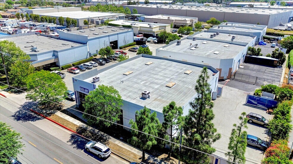 920 W 10th St, Azusa, CA à vendre - Photo de l’immeuble – Image 3 sur 71