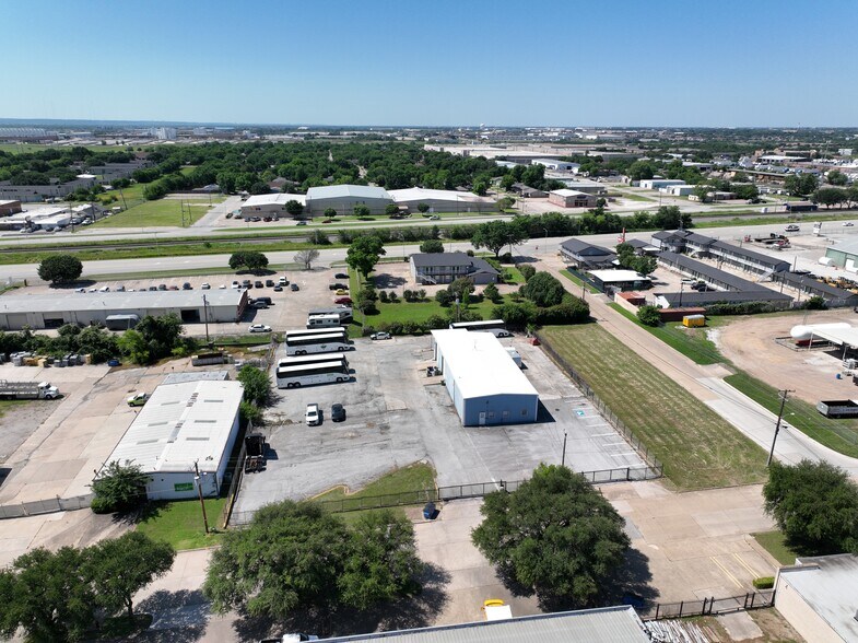 2365 Houston St, Grand Prairie, TX à louer - Photo de l’immeuble – Image 3 sur 16