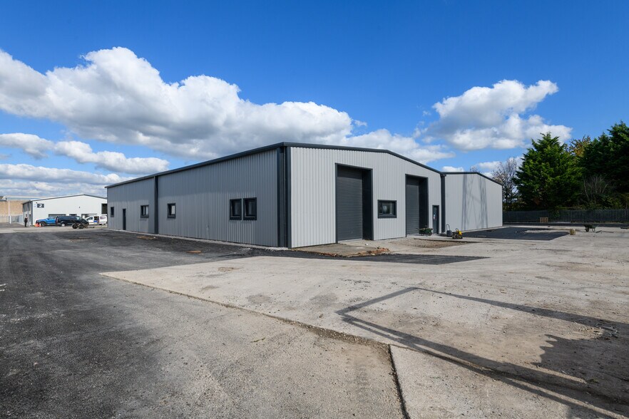 Waterton Rd, Bridgend à vendre - Photo de l’immeuble – Image 3 sur 8