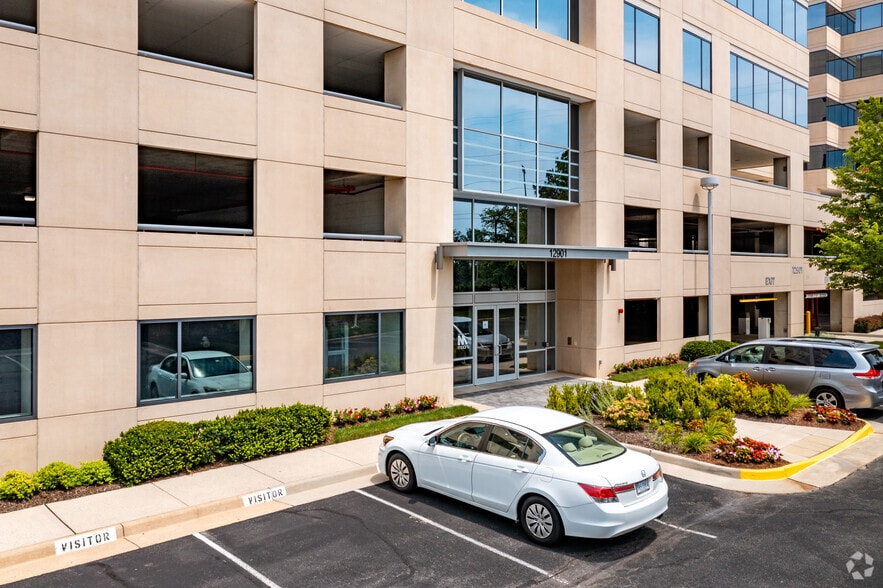 12801 Worldgate Dr, Herndon, VA à louer - Photo de l’immeuble – Image 3 sur 11