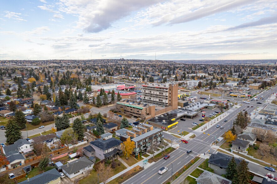 2005 37 St SW, Calgary, AB à vendre - Photo de l’immeuble – Image 3 sur 5