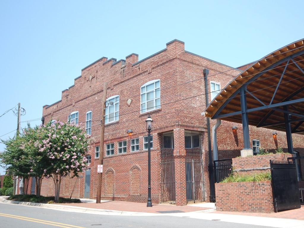 803 N Trade St, Winston-Salem, NC à louer Photo principale– Image 1 sur 12