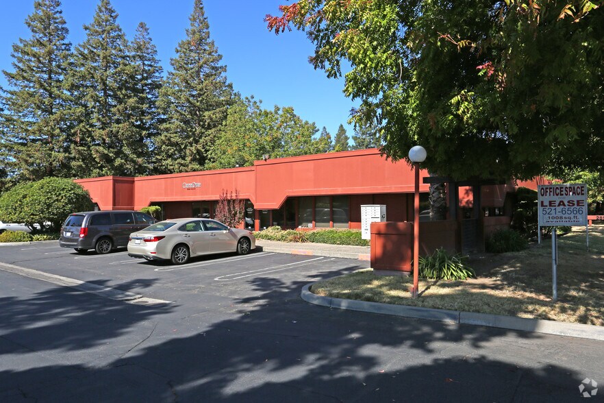 2813 Coffee Rd, Modesto, CA à louer - Photo principale – Image 1 sur 31