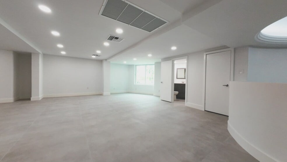 5401 Collins Ave, Miami Beach, FL à louer - Vidéo sur l’annonce professionnelle – Image 3 sur 35