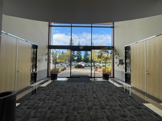 2330 E Bidwell St, Folsom, CA à louer - Photo de l’immeuble – Image 3 sur 7