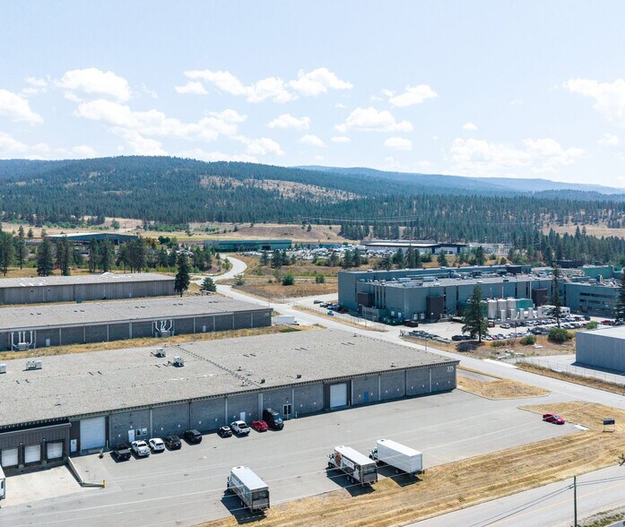 375 Potterton Rd, Kelowna, BC à louer - Photo de l’immeuble – Image 2 sur 10