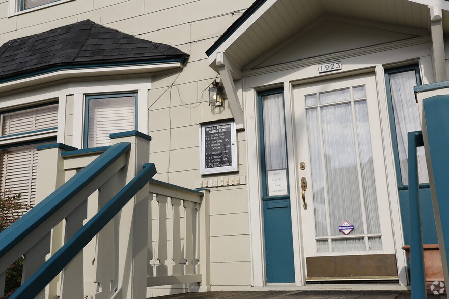 1923 NE Broadway St, Portland, OR à louer - Photo de l’immeuble – Image 2 sur 16