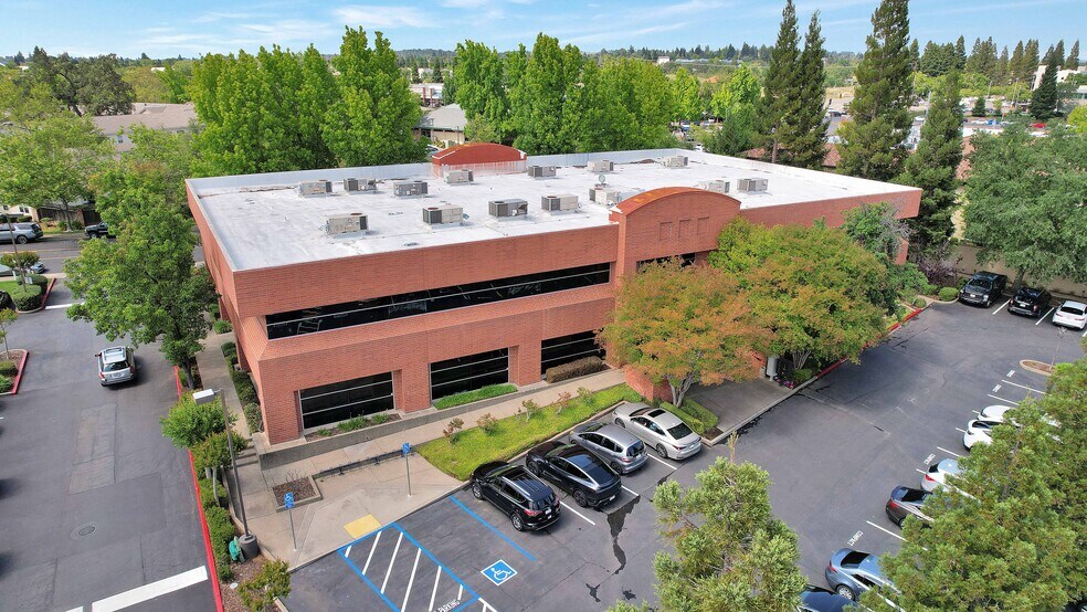 1568 Creekside Dr, Folsom, CA à louer - Photo de l’immeuble – Image 3 sur 6