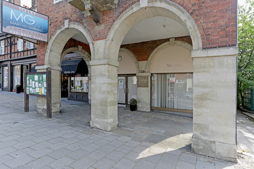 788-790 Finchley Rd, Londres à louer - Photo de l’immeuble – Image 2 sur 6
