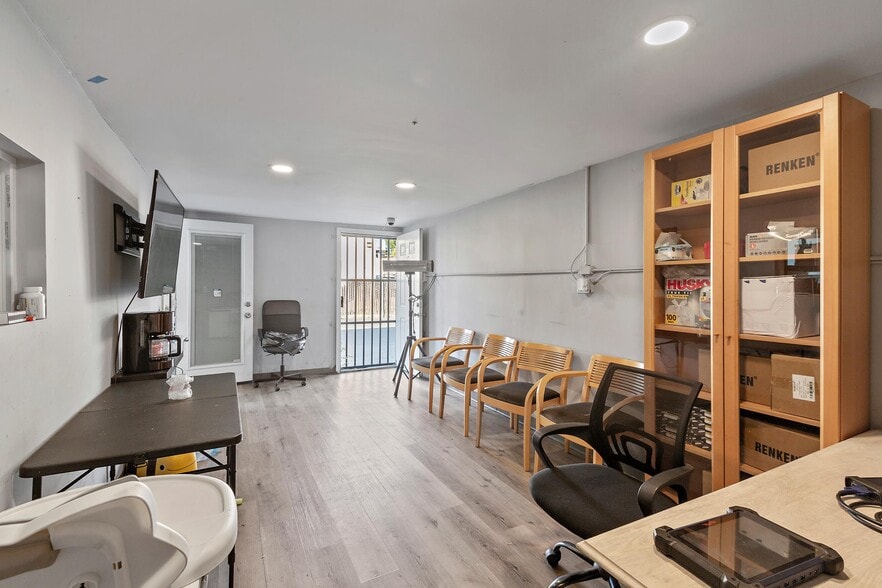 1856 Almaden Rd, San Jose, CA à vendre - Photo de l’immeuble – Image 2 sur 12