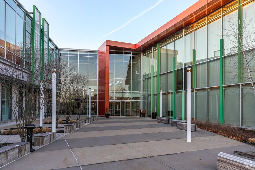 490 Arsenal Way, Watertown, MA à louer - Photo de l’immeuble – Image 2 sur 7