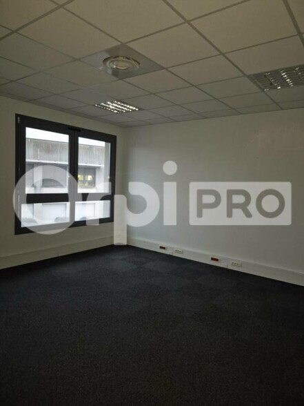 Bureau dans Châlons-en-Champagne à vendre - Photo de l’immeuble – Image 3 sur 24
