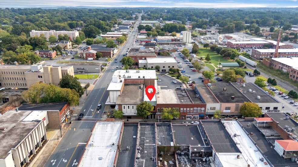 111 Sunset Ave, Asheboro, NC à vendre - Photo de l’immeuble – Image 3 sur 40