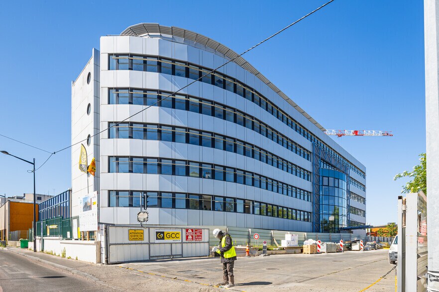 Bureau dans Aubervilliers à louer - Photo principale – Image 1 sur 4