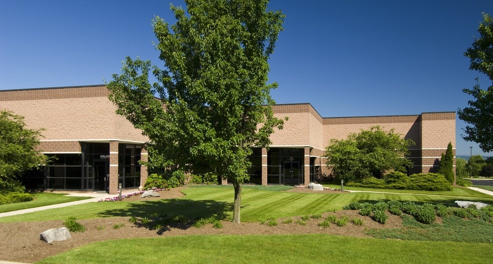 5040 Louise Dr, Mechanicsburg, PA à louer - Photo de l’immeuble – Image 2 sur 4