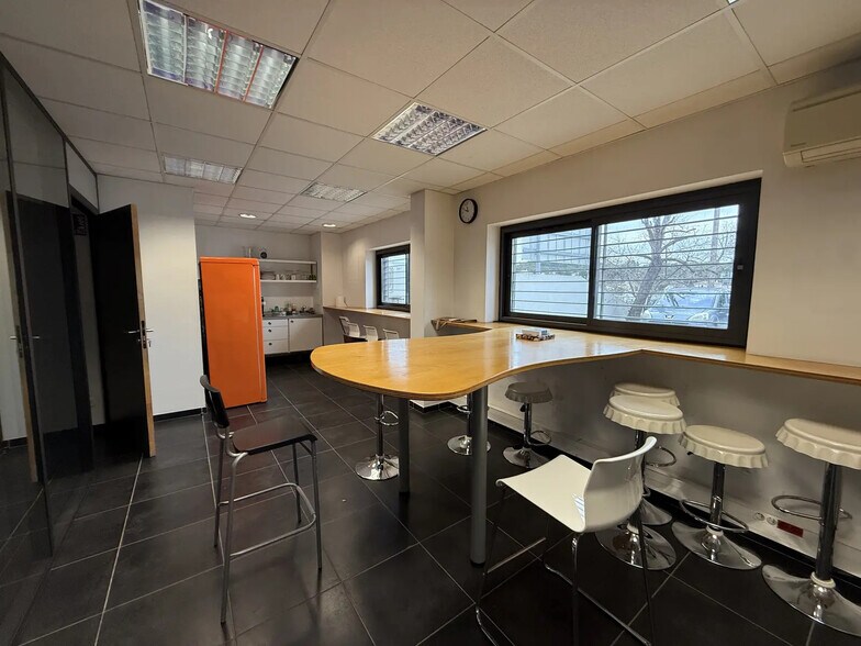 Local d’activités dans Septèmes-les-Vallons à louer - Photo intérieure – Image 2 sur 6