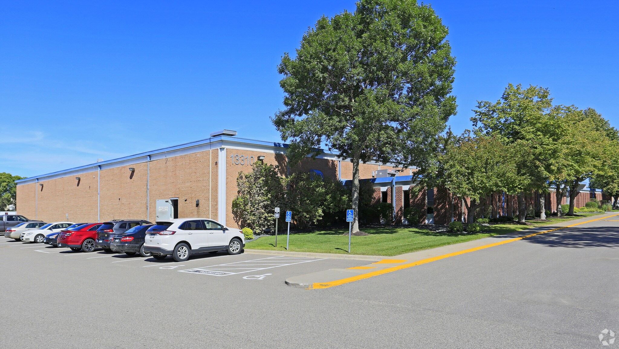 13310 Industrial Park Blvd, Plymouth, MN à vendre Photo de l’immeuble– Image 1 sur 3