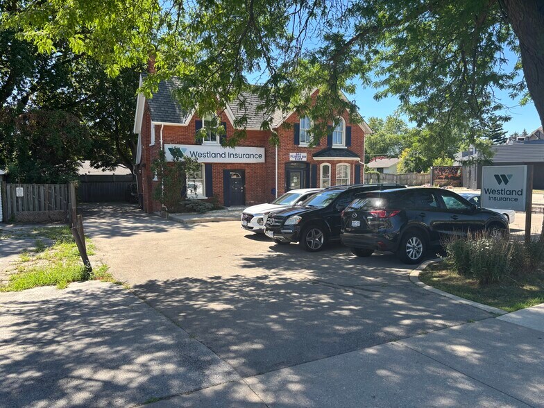 444 Plains Rd E, Burlington, ON à vendre - Photo de l’immeuble – Image 2 sur 5