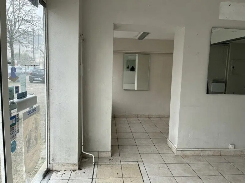 Local commercial dans Saint-Pierre-des-Corps à vendre - Photo de l’immeuble – Image 2 sur 2