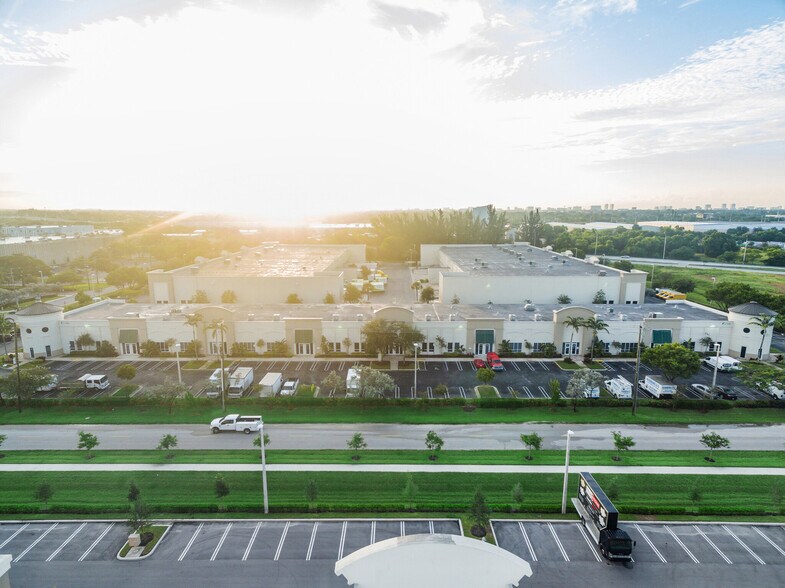 1745 NW 15th Ave, Pompano Beach, FL à louer - Photo de l’immeuble – Image 2 sur 5
